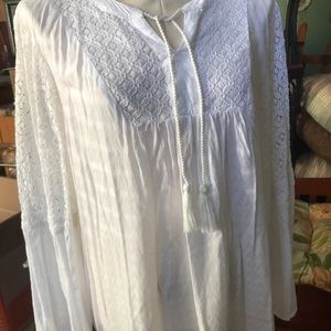 Women’s white long bell sleeve wide bottom top -L